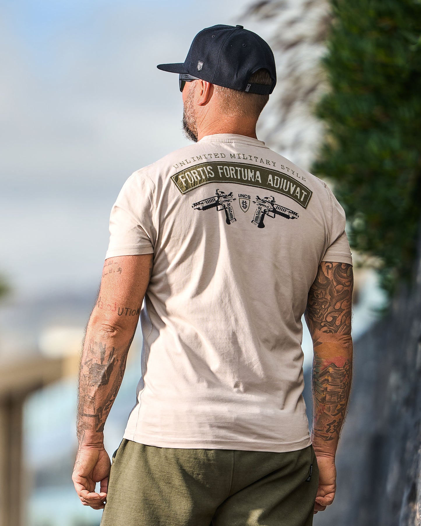 Férfi póló GUNS II SAND