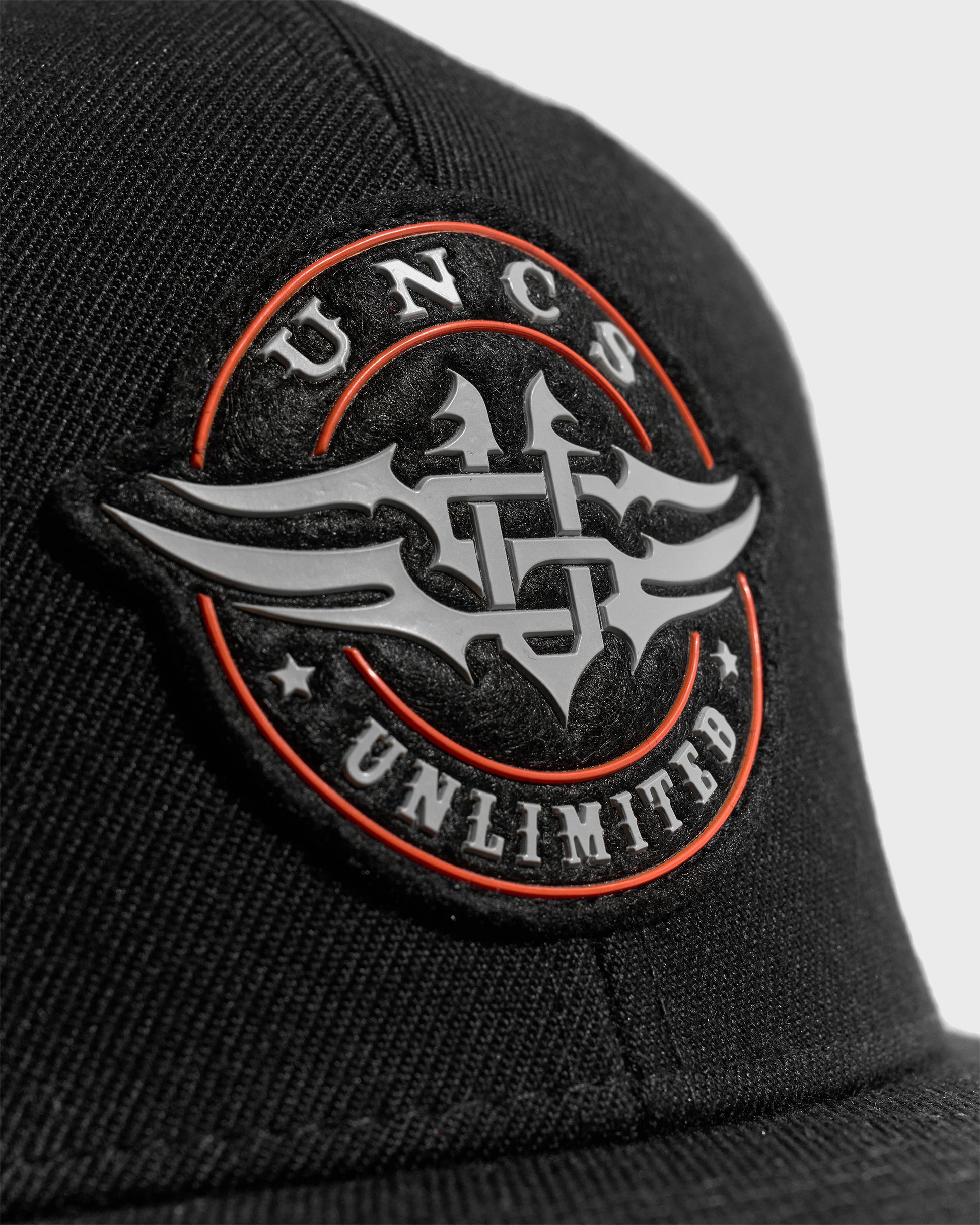 Férfi sapka WINGS BLACK/WHITE