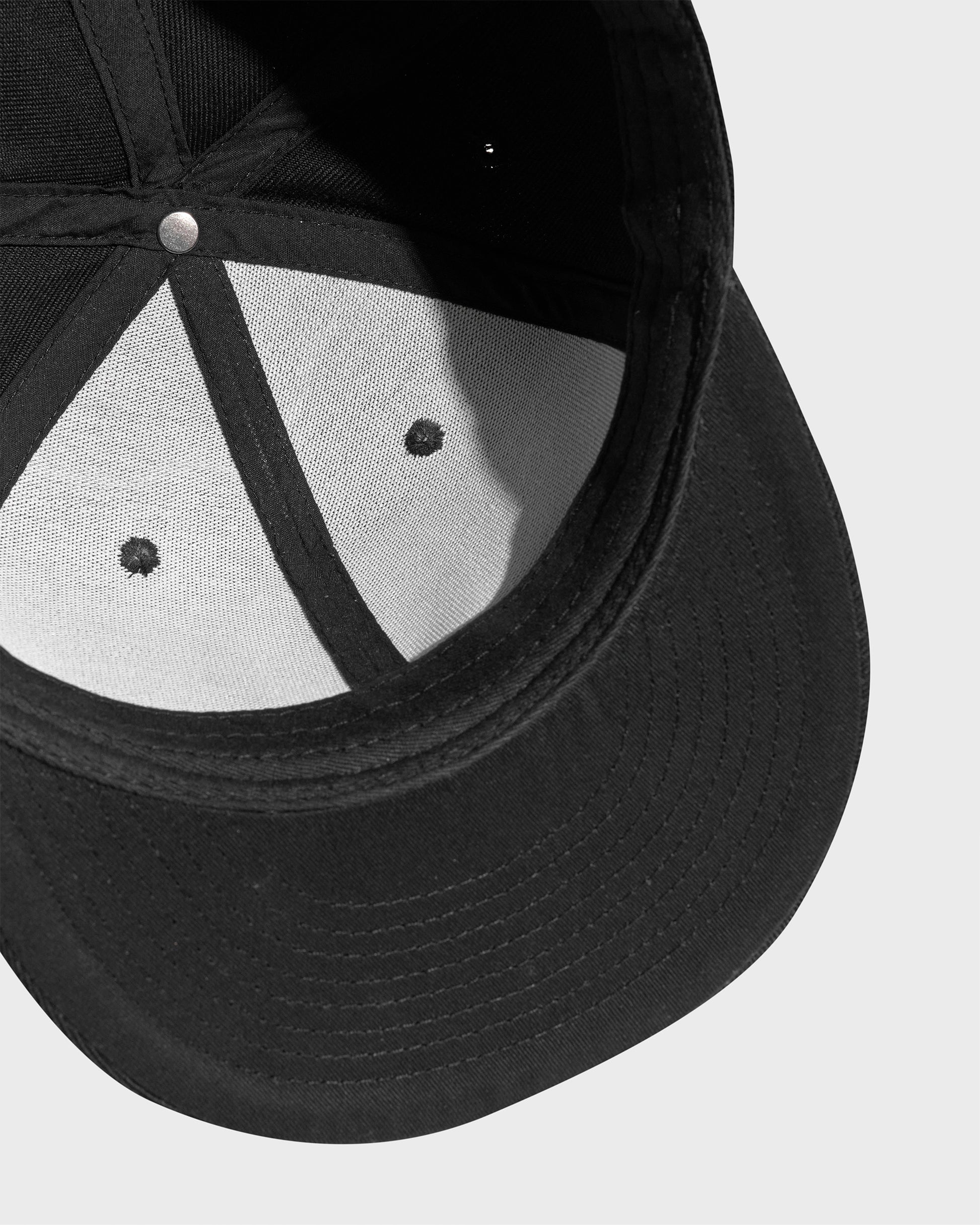 Férfi sapka WINGS BLACK/WHITE