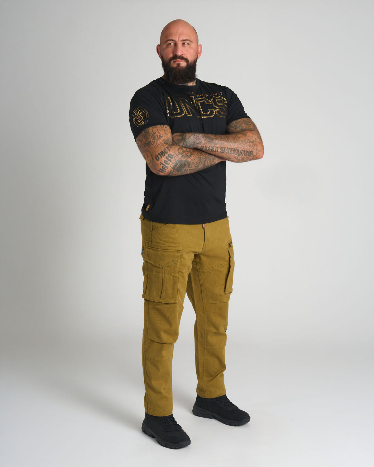 Férfi póló UNLIMITED V BLACK/GOLD