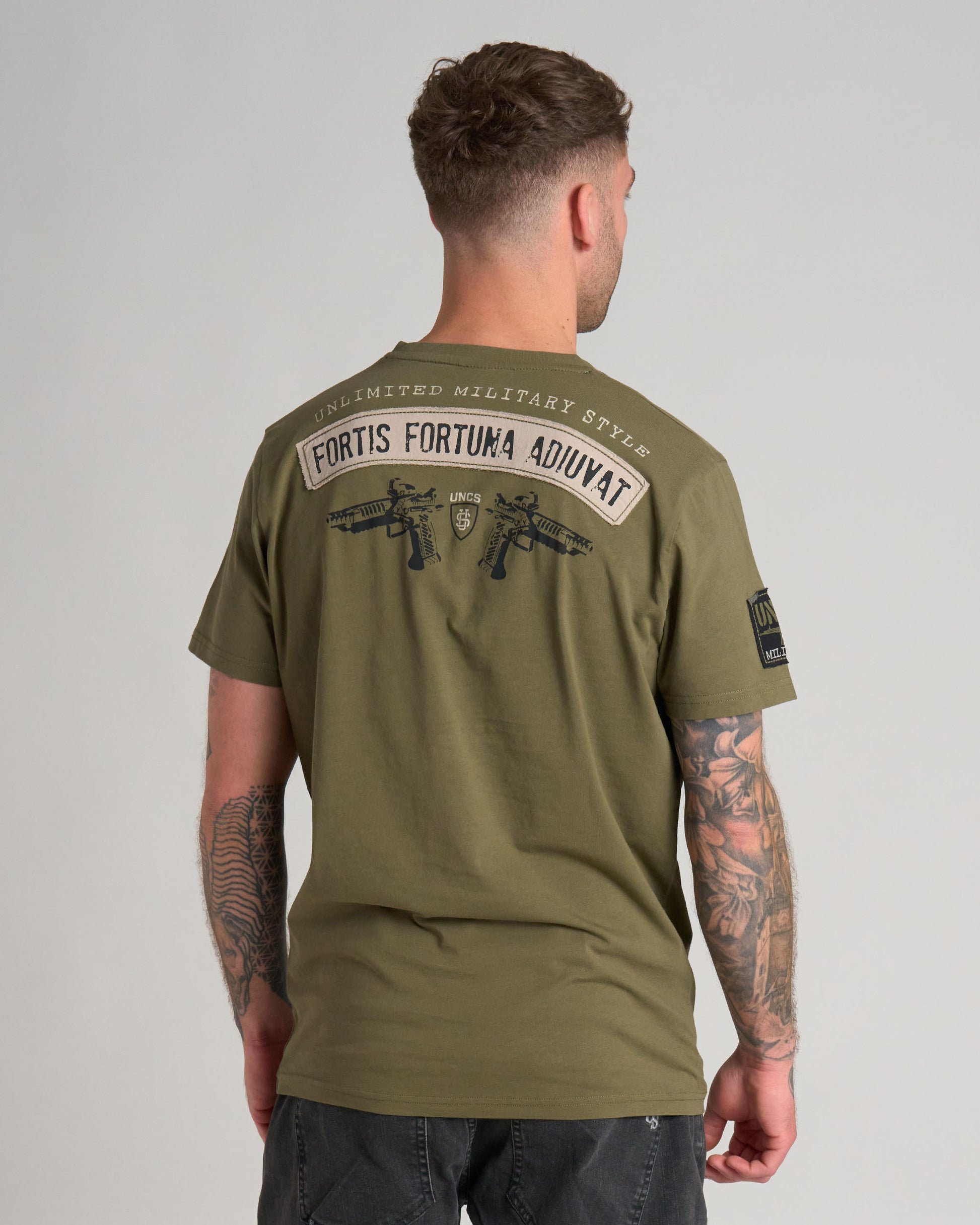 Férfi póló GUNS II KHAKI