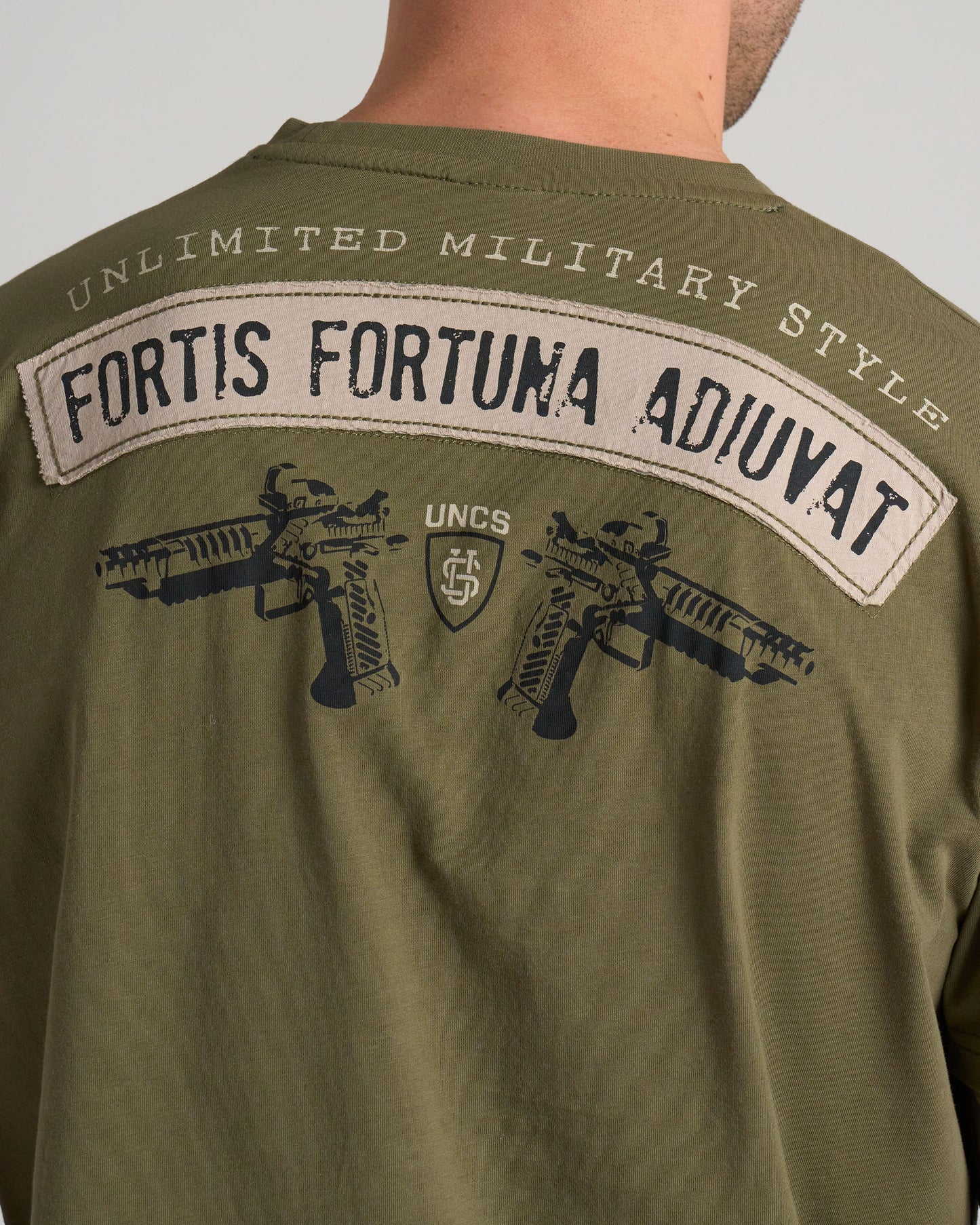 Férfi póló GUNS II KHAKI