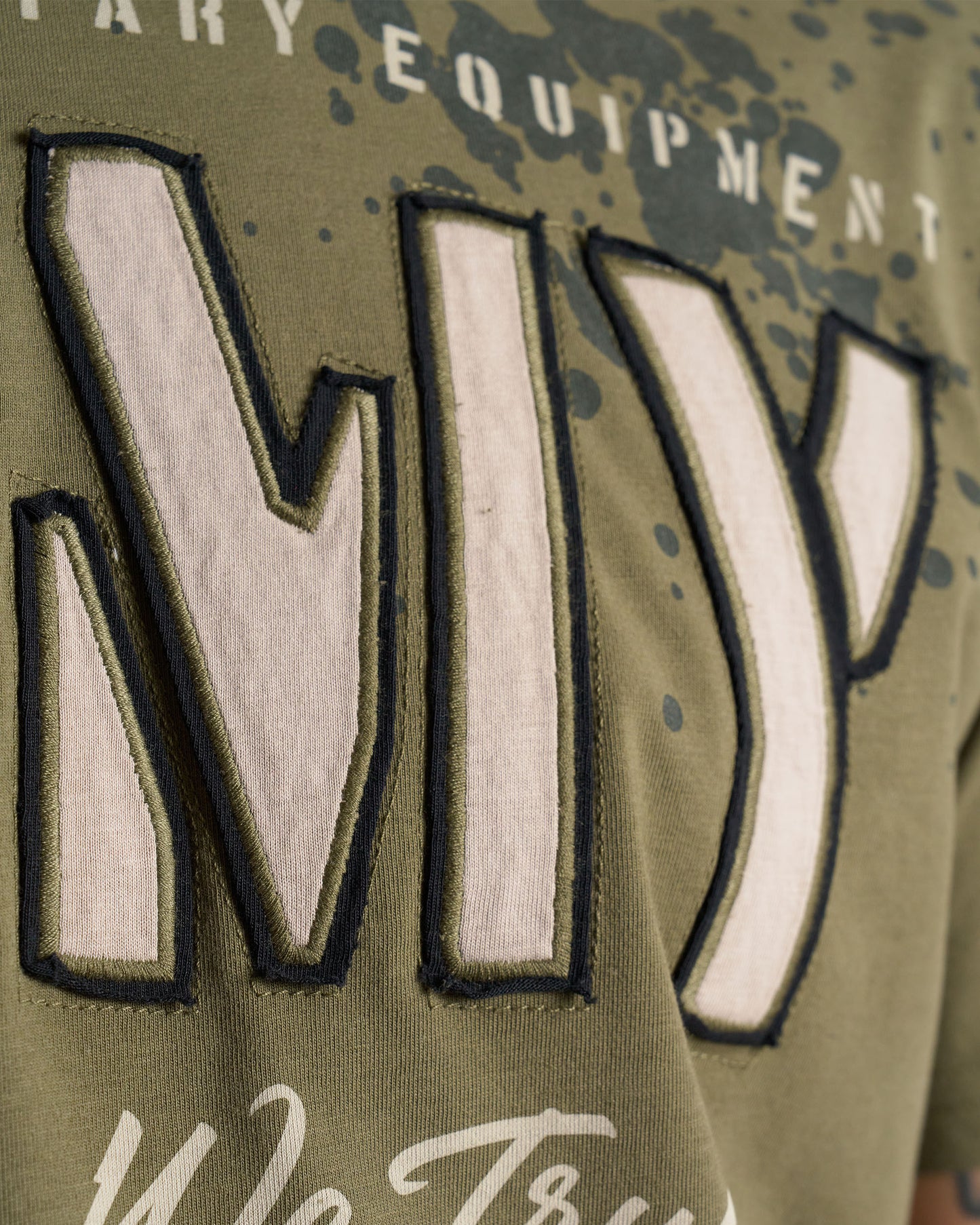 Férfi póló GUNS II KHAKI