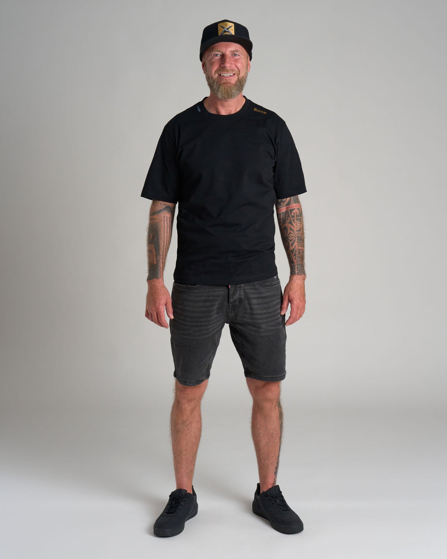 Férfi póló UNLIMITED (OVERSIZE) BLACK/GOLD