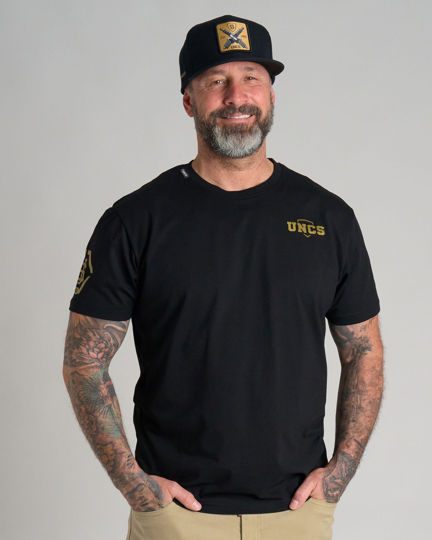 Férfi póló UNCS GOLD BLACK