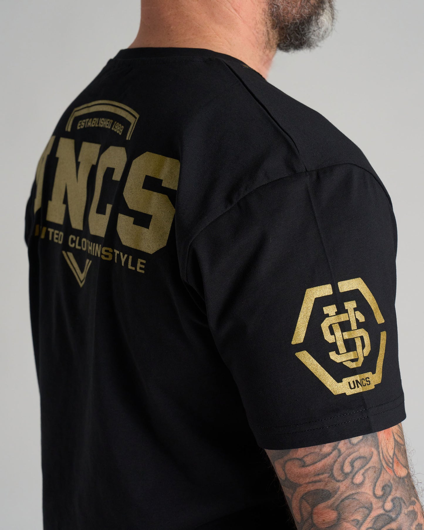 Férfi póló UNCS GOLD BLACK